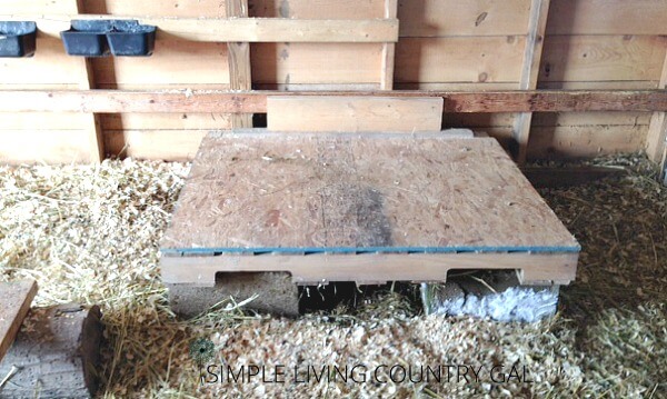 Lift the boat bed pallet onto cinder blocks