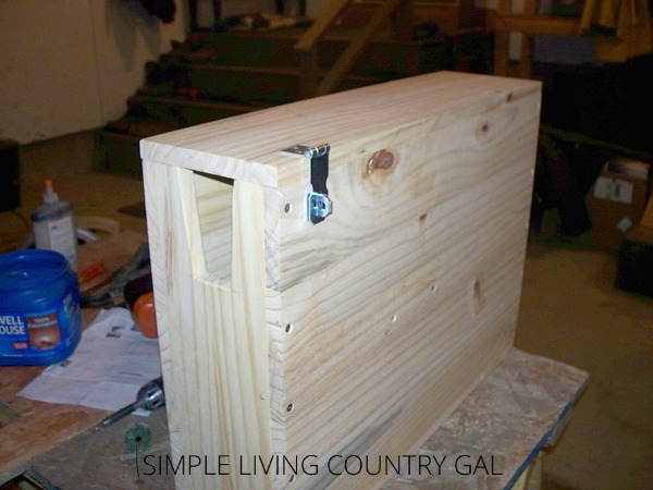 A side view of a goat kidding box. 