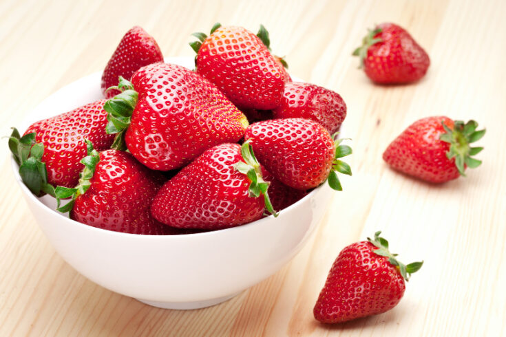 Strawberries in a bowl. How to freeze strawberries