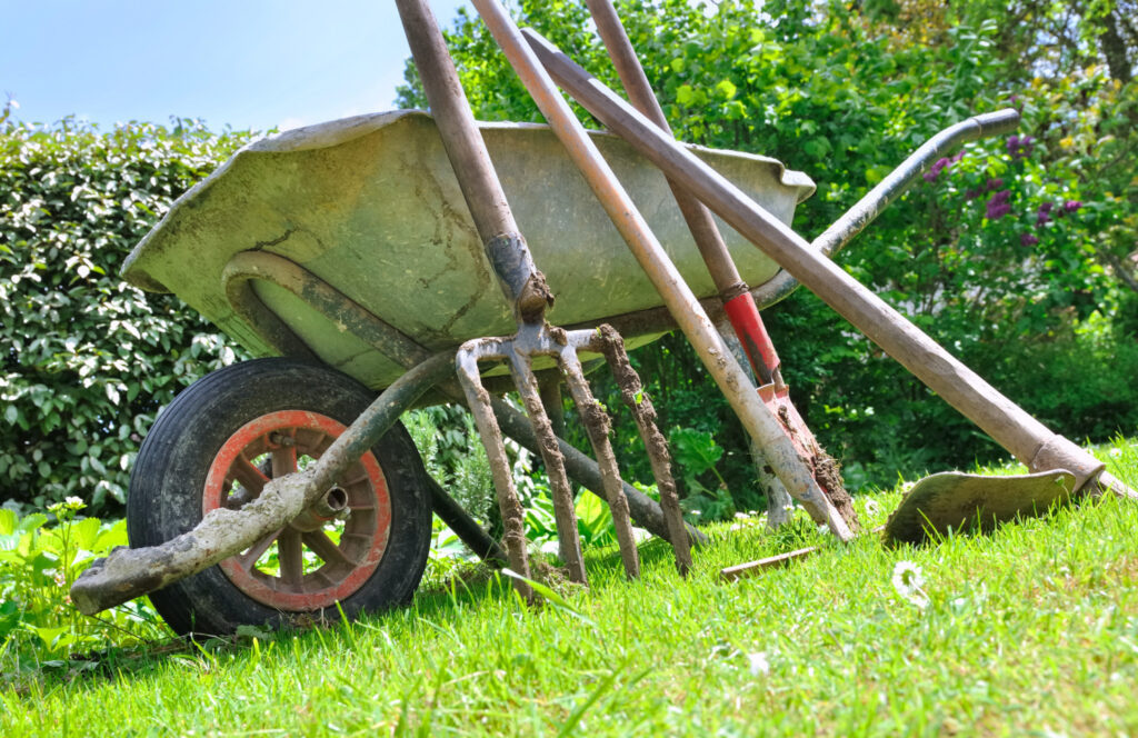 Garden tools needed for a lasagna garden for beginners