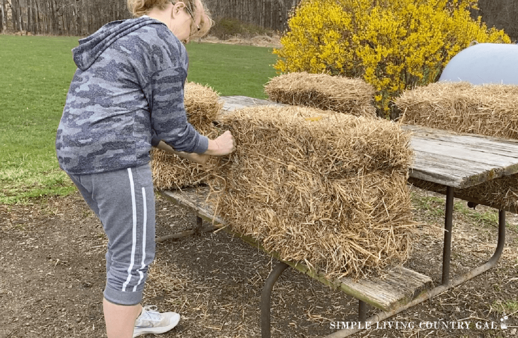tying up a straw bale with twine