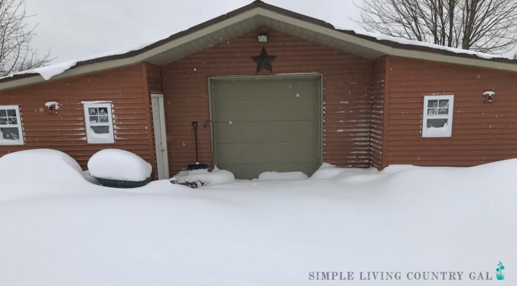 a barn under a blank of snow